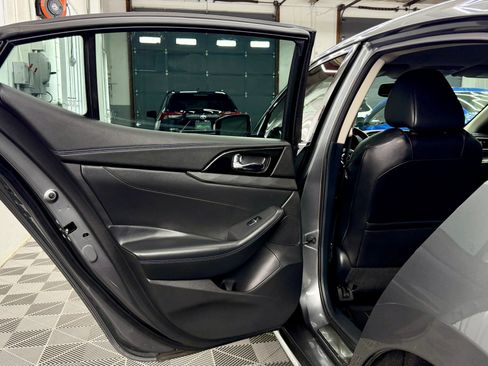 Used 2017 Nissan Maxima SR w/ Midnight Edition image 6