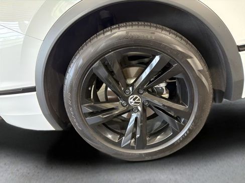 Used 2024 Volkswagen Tiguan SE R-Line FWD image 39