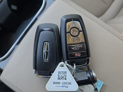 Used 2022 Lincoln Nautilus Reserve image 33