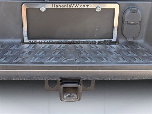 Used 2017 Nissan Titan SV image 10