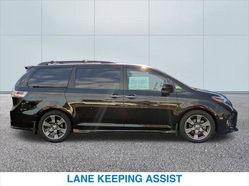 Used 2020 Toyota Sienna SE Premium image 6