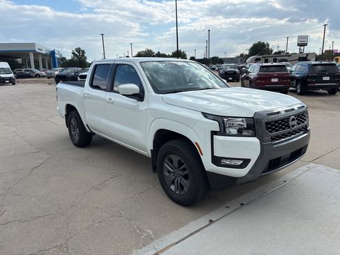 Used 2025 Nissan Frontier SV w/ SV Convenience Package image 7