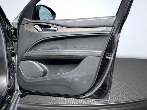 Used 2019 Alfa Romeo Stelvio Ti w/ Nero Edizione image 24