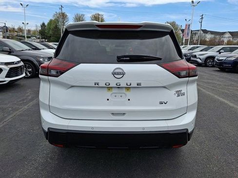 Used 2024 Nissan Rogue SV image 7