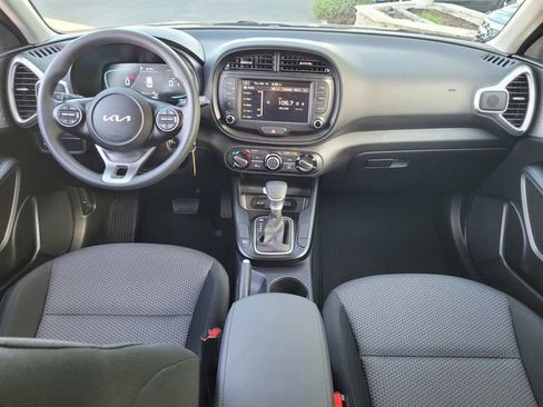 Certified 2025 Kia Soul LX w/ LX Technology Package image 17