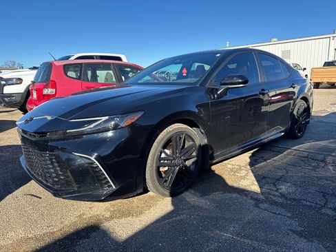 Used 2025 Toyota Camry XSE image 1