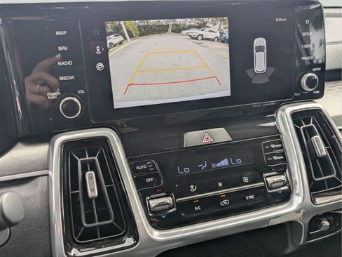 Certified 2023 Kia Sorento SX AWD/4WD image 21