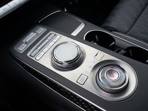 Used 2025 Genesis GV70 3.5T Sport w/ Sport Prestige Package image 19