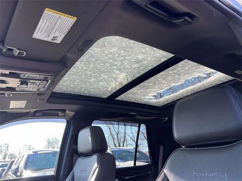 Used 2021 GMC Yukon Denali w/ Denali Premium Package image 11