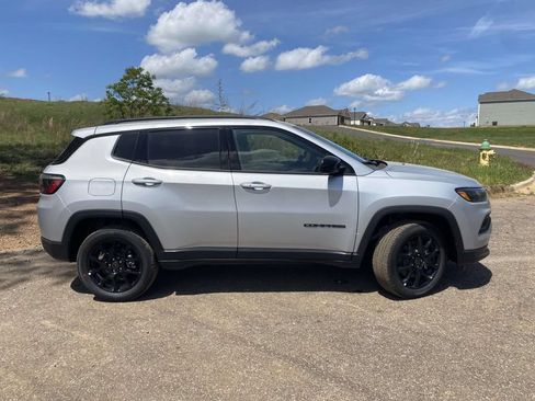 New 2026 Jeep Compass Latitude AWD/4WD image 7