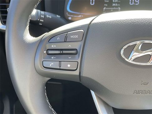 Certified 2025 Hyundai Venue SEL image 14