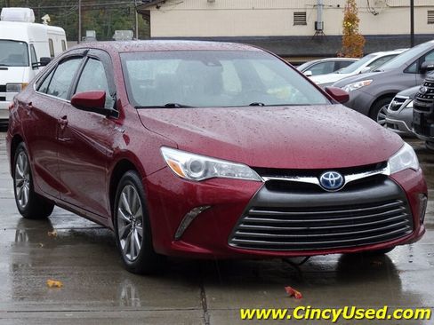 Used 2017 Toyota Camry XLE w/ Moonroof Package FWD image 4