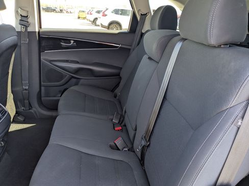 Used 2020 Kia Sorento FWD V6 image 30