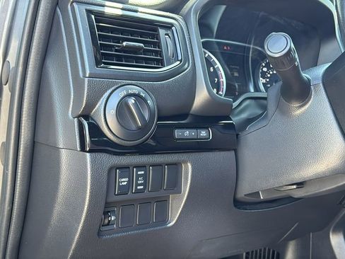 Used 2023 Nissan Titan SV w/ SV Convenience Package AWD/4WD image 30