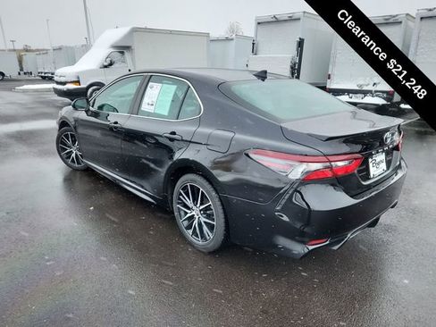 Used 2023 Toyota Camry SE image 5