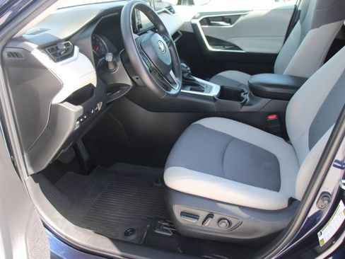 Certified 2022 Toyota RAV4 XLE w/ Convenience Package FWD image 11