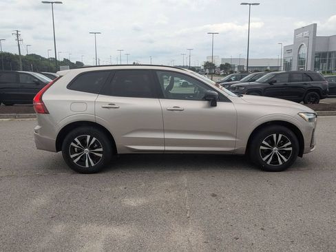 Used 2025 Volvo XC60 B5 Core AWD/4WD image 6
