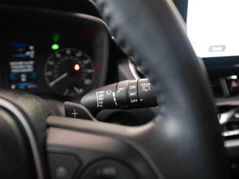 Used 2025 Toyota Corolla Cross AWD Hybrid w/ Moonroof Package image 14