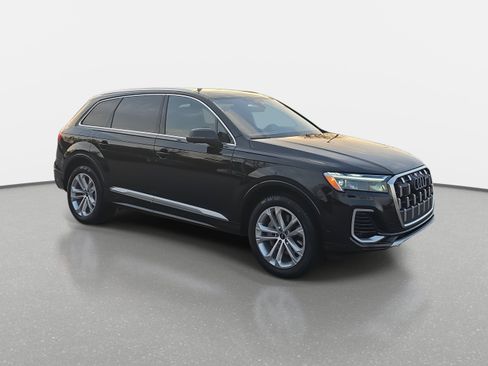 Certified 2025 Audi Q7 2.0T Premium w/ Convenience Package image 3
