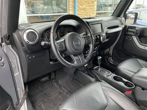 Used 2017 Jeep Wrangler Unlimited Rubicon w/ Connectivity Group AWD/4WD image 2