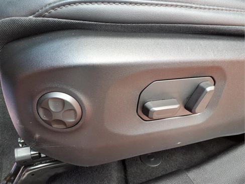 Used 2025 Jeep Wrangler Unlimited Rubicon AWD/4WD image 24