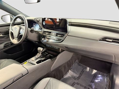 Used 2024 Lexus ES 300h w/ Accessory Package (Z2) image 30