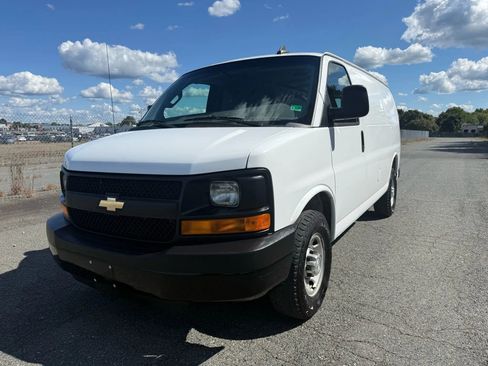 Used 2016 Chevrolet Express 2500 image 2