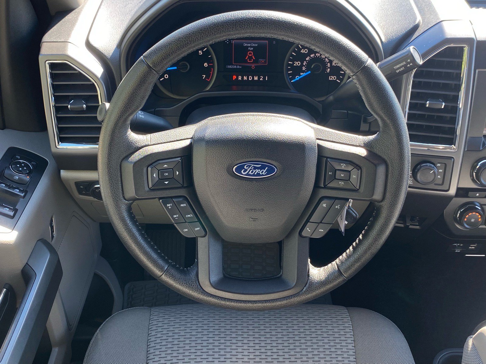 Used 2015 Ford F150 XLT w/ Equipment Group 302A Luxury AWD/4WD image 10