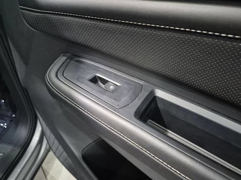 Used 2025 Volkswagen Atlas SE FWD image 28