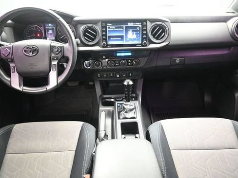 Used 2022 Toyota Tacoma TRD Sport w/ Technology Package AWD/4WD image 19