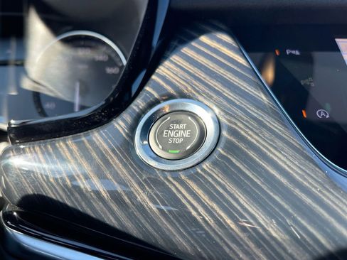 Used 2024 Cadillac XT6 Premium Luxury image 25