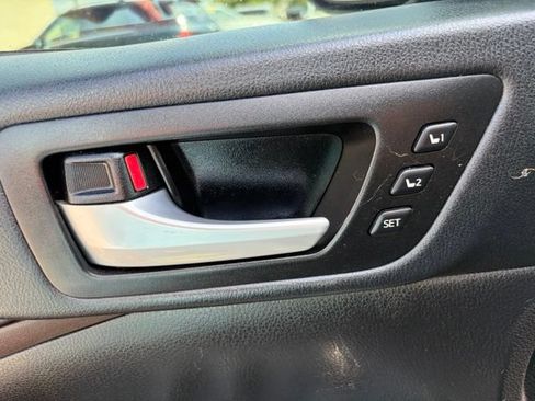 Used 2018 Toyota Highlander Limited Platinum AWD/4WD image 17