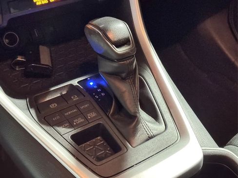 Used 2021 Toyota RAV4 LE image 30