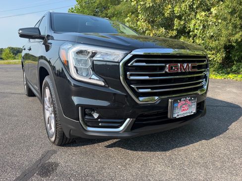 Used 2023 GMC Terrain SLT w/ Infotainment Package II AWD/4WD image 4