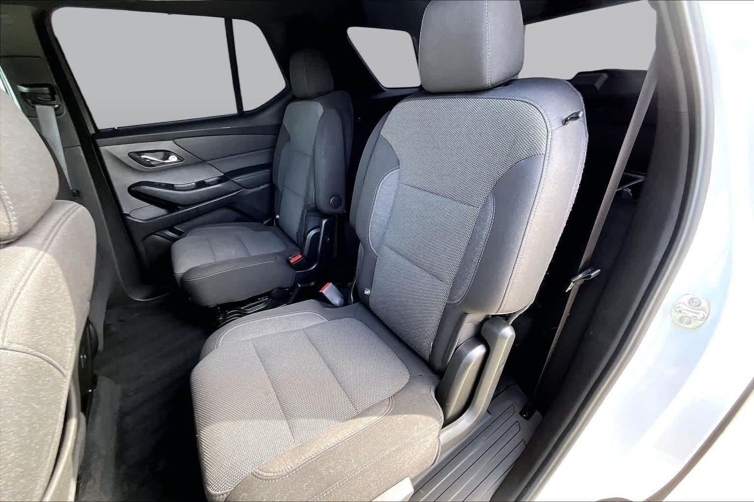 Used 2023 Chevrolet Traverse LT FWD image 39