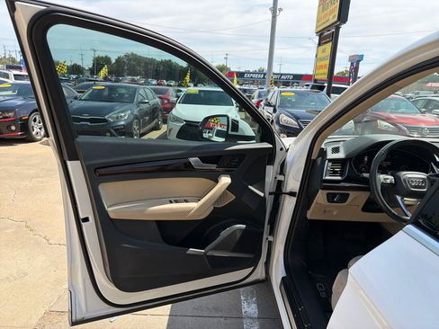 Used 2018 Audi Q5 2.0T Premium Plus w/ Premium Plus Package AWD/4WD image 12