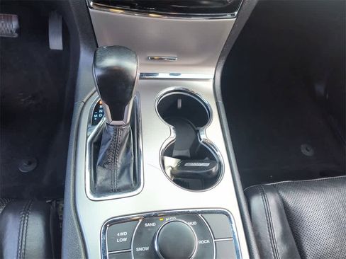 Used 2020 Jeep Grand Cherokee Limited w/ Luxury Group II image 20