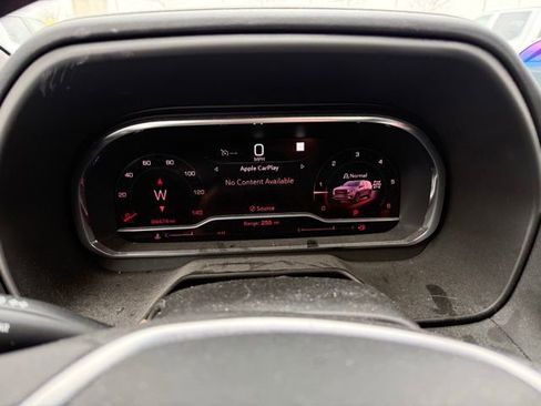 Used 2022 GMC Yukon XL SLT w/ SLT Premium Package image 11