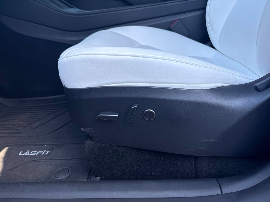 Used 2023 Tesla Model Y Performance AWD/4WD image 17