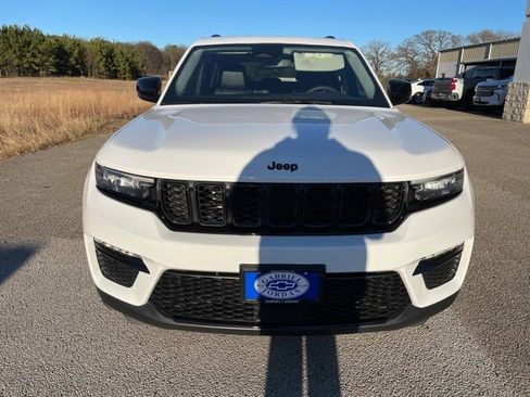 Used 2024 Jeep Grand Cherokee Limited w/ Black Appearance Package image 8