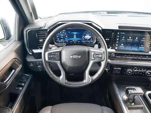 Used 2024 Chevrolet Silverado 1500 RST w/ Z71 Off-Road Package AWD/4WD image 2