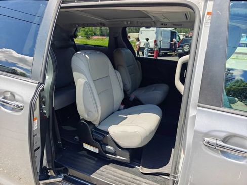 Used 2015 Toyota Sienna Limited Premium AWD/4WD image 42