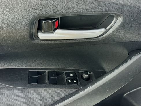 Used 2021 Toyota Corolla LE FWD image 17