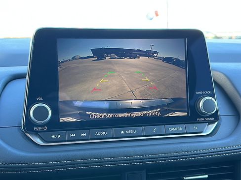 Certified 2025 Nissan Rogue SV image 32