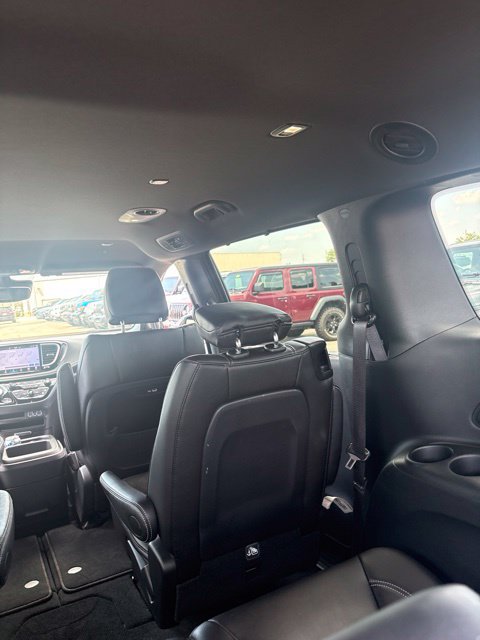 Used 2025 Chrysler Pacifica Select AWD/4WD image 27