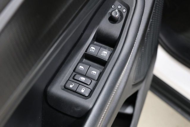 Used 2023 Jeep Grand Cherokee Altitude AWD/4WD image 17