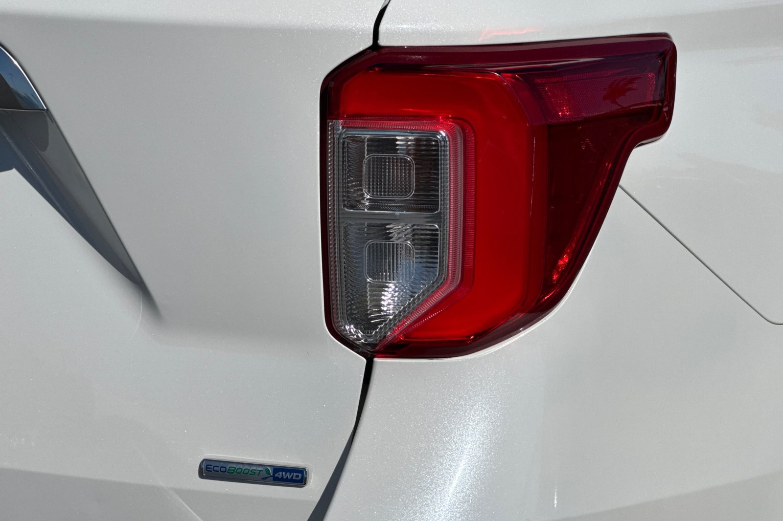 Certified 2020 Ford Explorer Platinum w/ Premium Technology Package AWD/4WD image 28