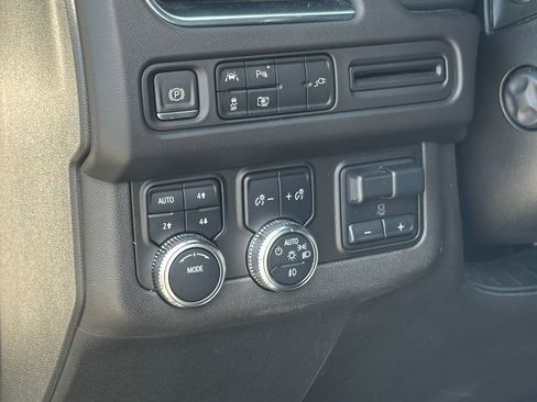 Used 2022 GMC Yukon XL SLT w/ SLT Premium Package image 21