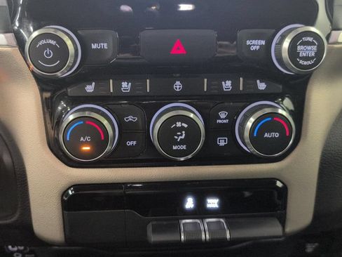 Used 2019 RAM 1500 Laramie AWD/4WD image 16
