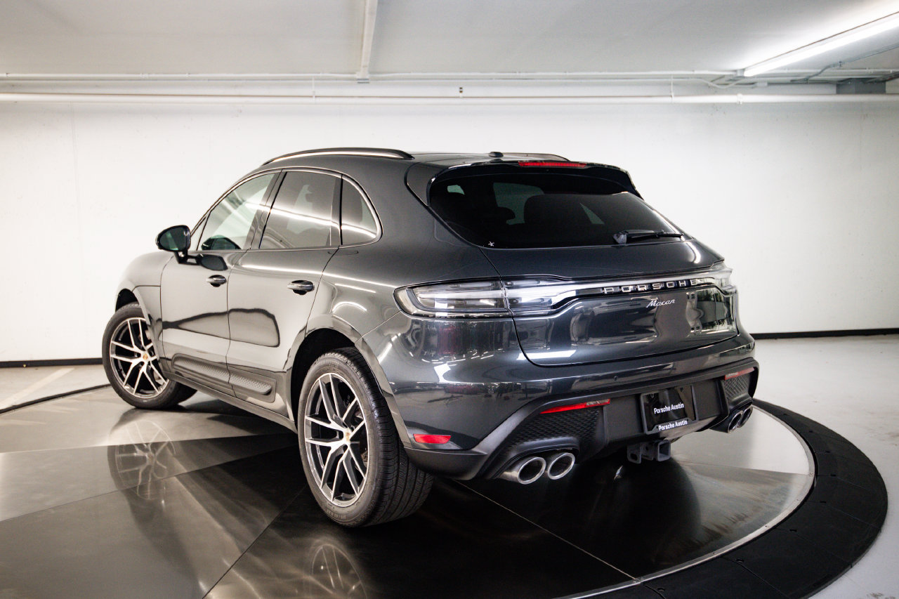 Certified 2024 Porsche Macan AWD/4WD image 3